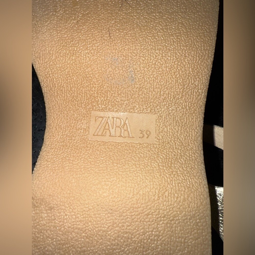 NEW ZARA MUTED METALLIC GOLD PLATFORM SOFT SANDALS SZ 39 8.5 (Read Description) - Picture 4 of 7